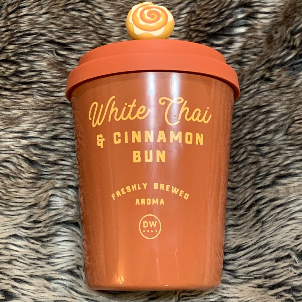 DW Home White Chai & Cinnamon Bun
32oz COFFEE CUP XL Candle